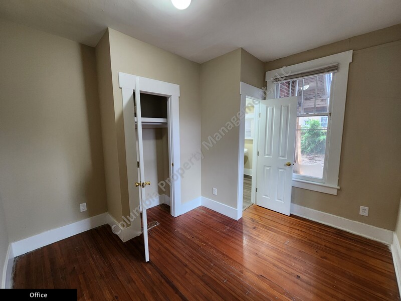 Gallery Image 26914 for 1308 Maple Street. Contact us if you would like an assisted tour.