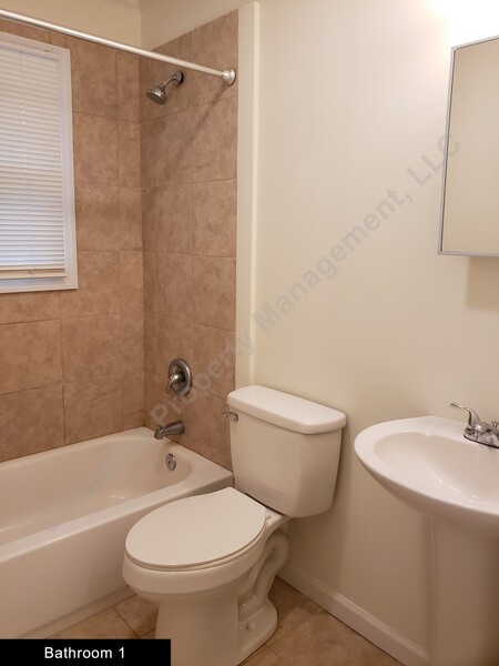 Gallery Image 19471 for 3407-B Moss Avenue. Contact us if you would like an assisted tour.