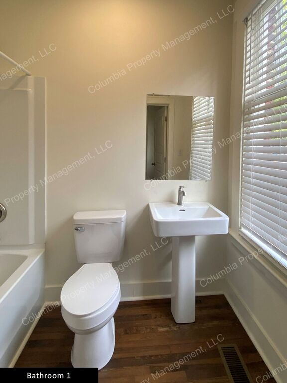 Gallery Image 28960 for 1310 Maple Street. Contact us if you would like an assisted tour.