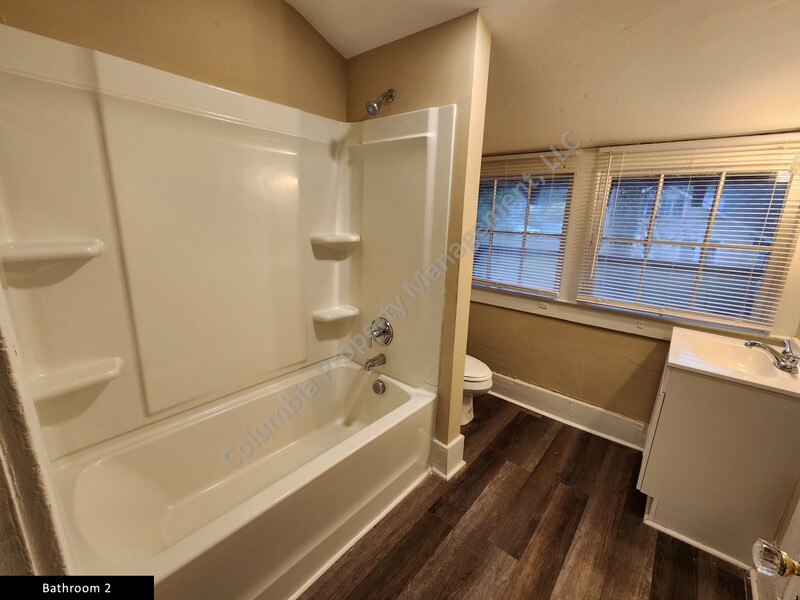 Gallery Image 26918 for 1308 Maple Street. Contact us if you would like an assisted tour.