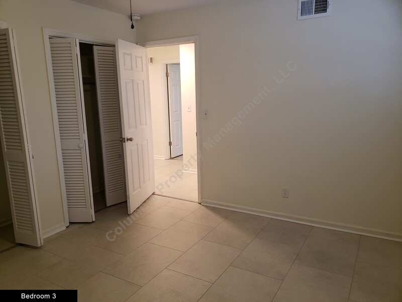 Gallery Image 19477 for 3407-B Moss Avenue. Contact us if you would like an assisted tour.