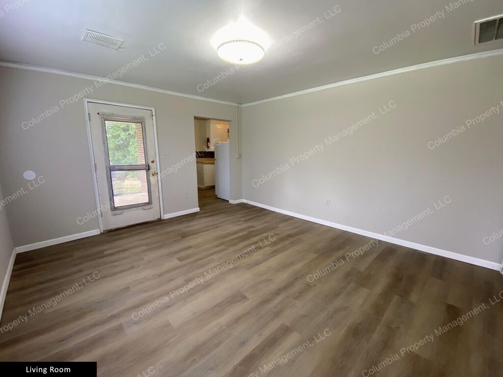 Gallery Image 28973 for 821 Arrowwood Road. Contact us if you would like an assisted tour.