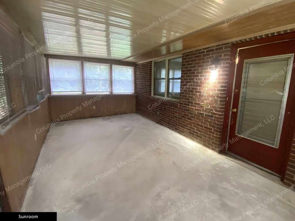 Gallery Image 28989 for 821 Arrowwood Road. Contact us if you would like an assisted tour.