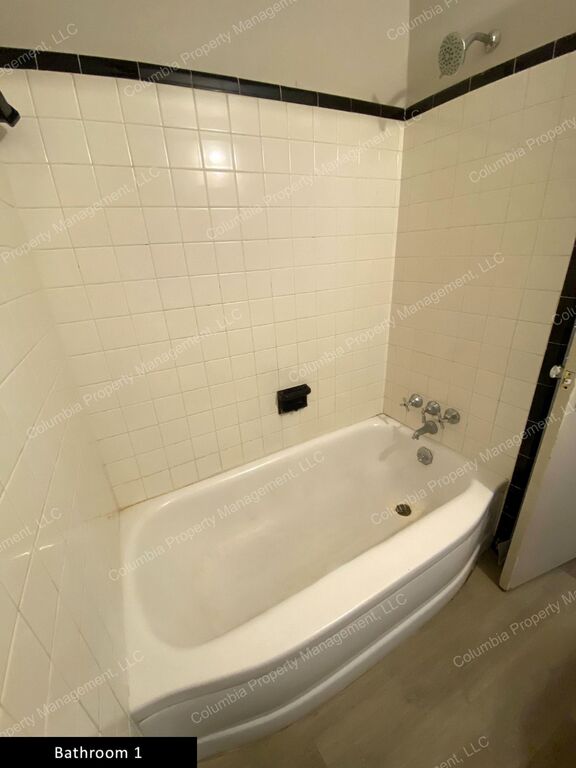 Gallery Image 28977 for 821 Arrowwood Road. Contact us if you would like an assisted tour.