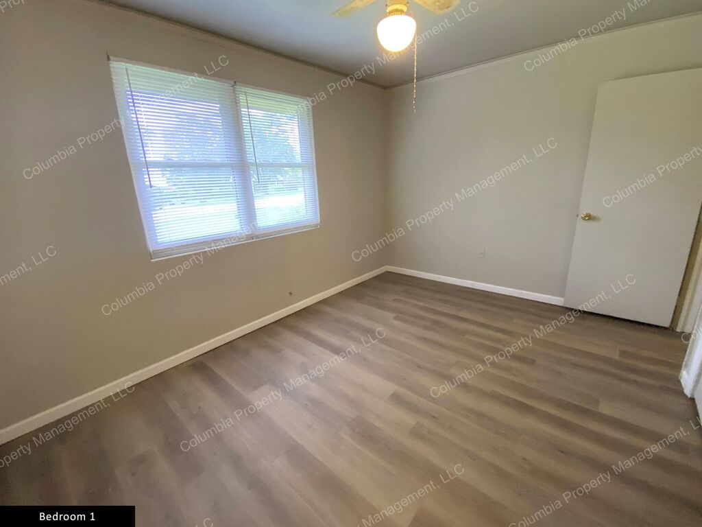 Gallery Image 28975 for 821 Arrowwood Road. Contact us if you would like an assisted tour.