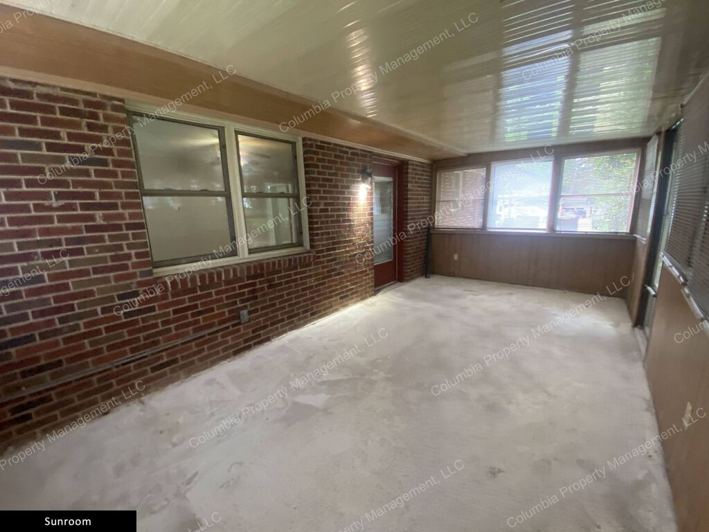 Gallery Image 28990 for 821 Arrowwood Road. Contact us if you would like an assisted tour.