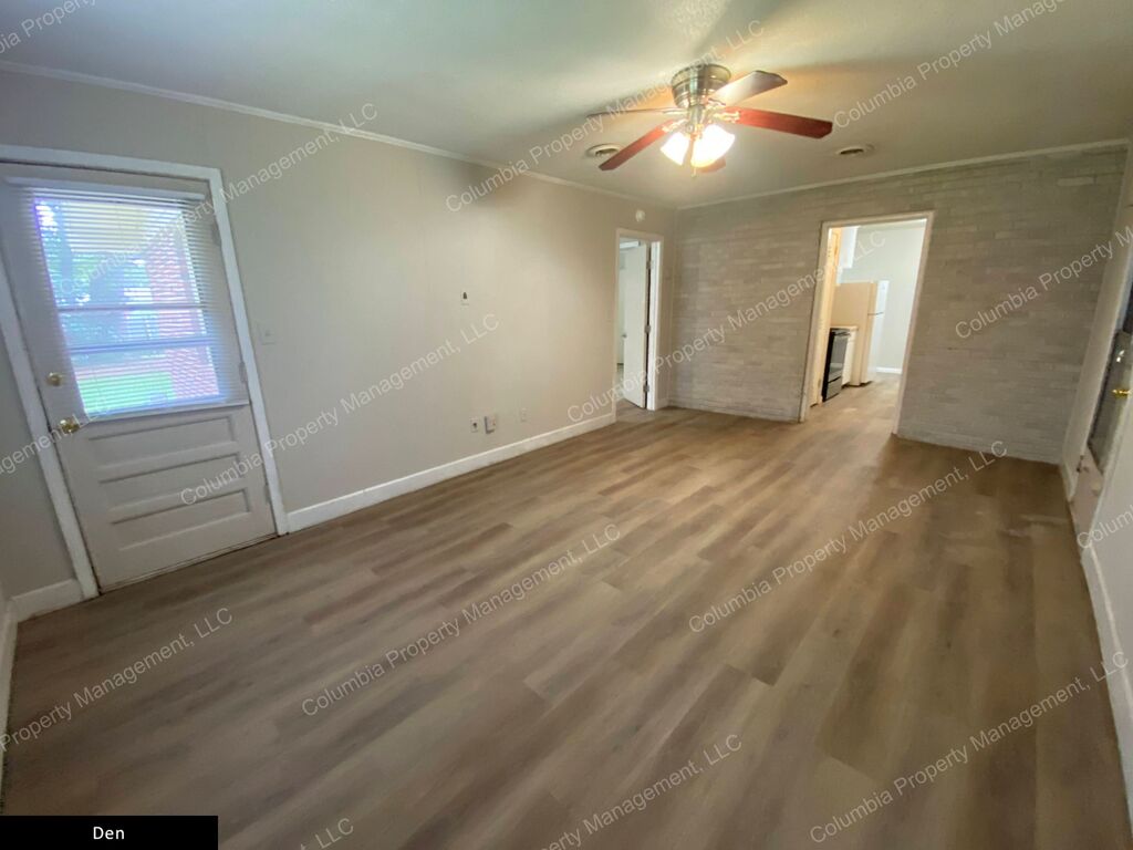 Gallery Image 28985 for 821 Arrowwood Road. Contact us if you would like an assisted tour.