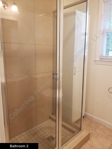 Gallery Image 19475 for 3407-B Moss Avenue. Contact us if you would like an assisted tour.