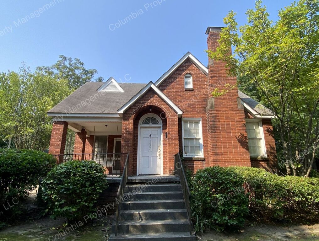 Gallery Image 693397496 for 237 S. Harden Street. Contact us if you would like an assisted tour.