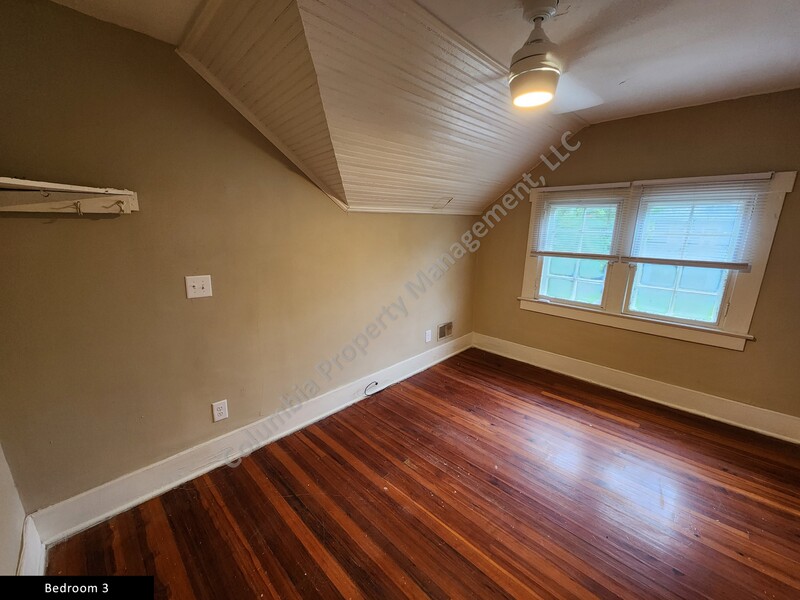 Gallery Image 26925 for 1308 Maple Street. Contact us if you would like an assisted tour.