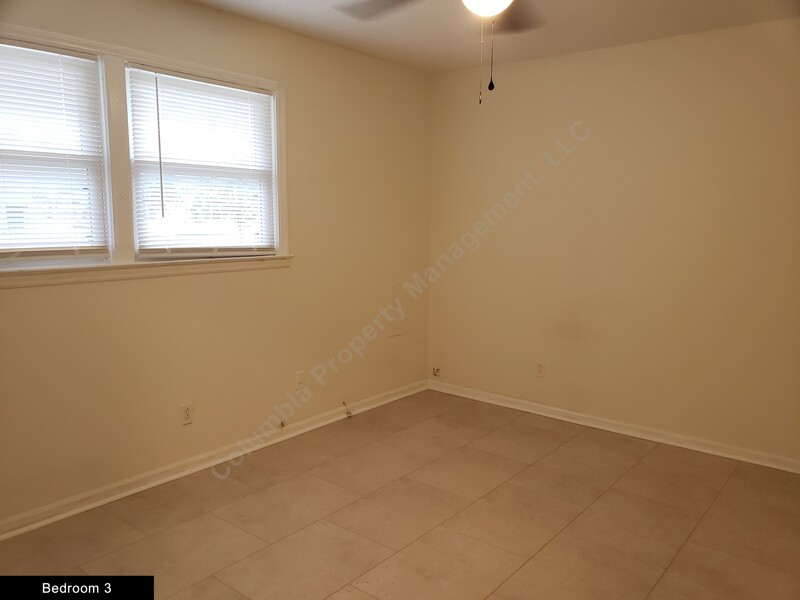 Gallery Image 19476 for 3407-B Moss Avenue. Contact us if you would like an assisted tour.