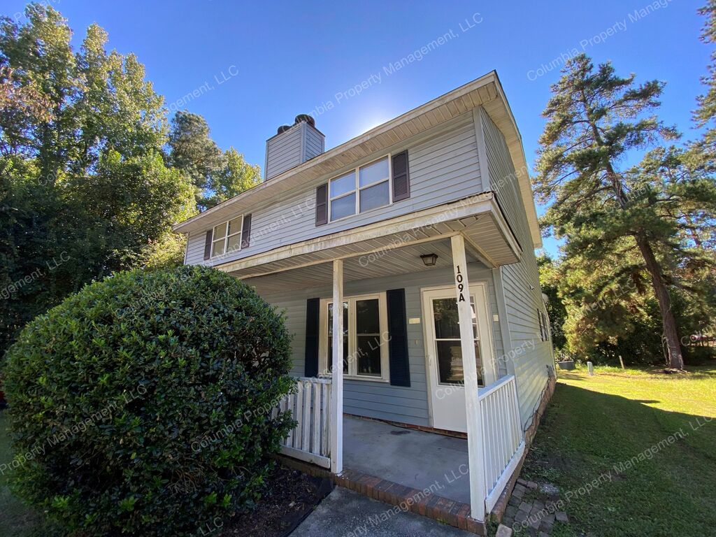 Gallery Image 697 for 109-A Springwoods Lake Point. Contact us if you would like an assisted tour.