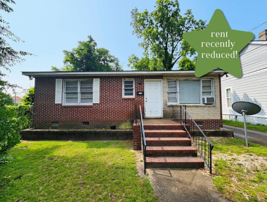 5 minutes from Downtown, USC and Midlands Tech. Spacious living area! Great backyard space!

**LEASE ENDING APRIL 30, 2027**