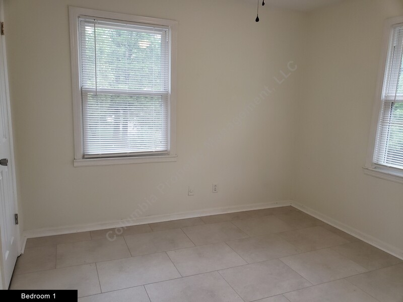 Gallery Image 19469 for 3407-B Moss Avenue. Contact us if you would like an assisted tour.