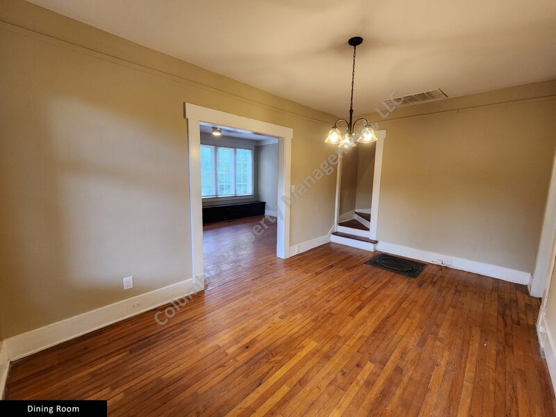 Gallery Image 26910 for 1308 Maple Street. Contact us if you would like an assisted tour.