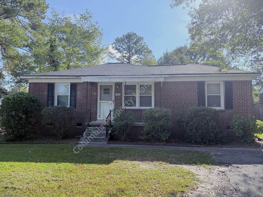 Gallery Image 932 for 1302 Hibiscus Street. Contact us if you would like an assisted tour.