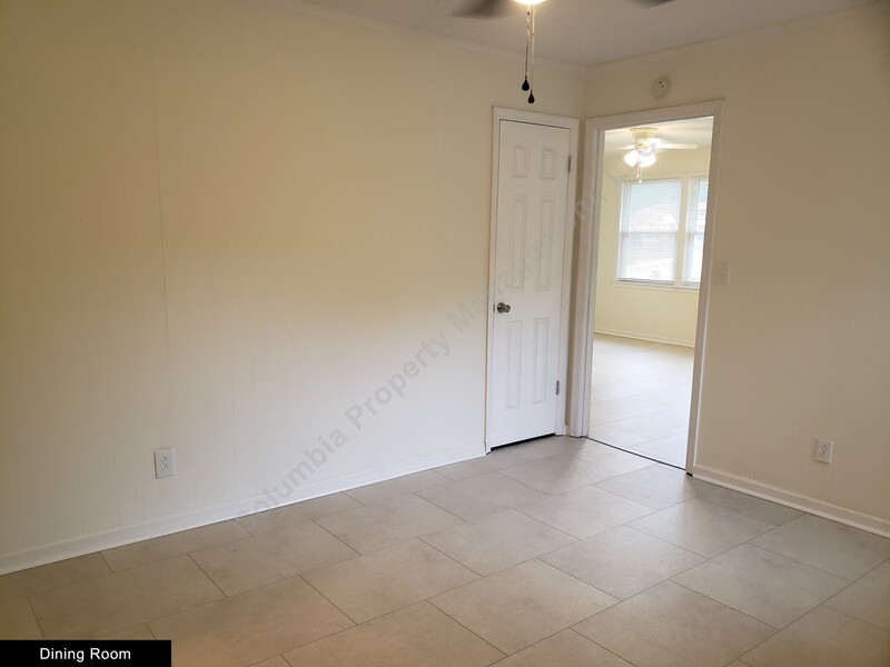 Gallery Image 19465 for 3407-B Moss Avenue. Contact us if you would like an assisted tour.