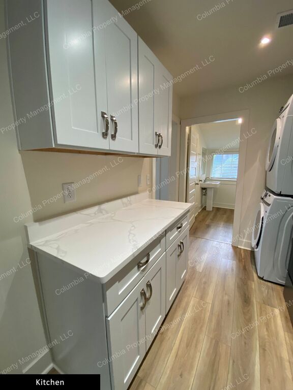 Gallery Image 28949 for 1310.5 Maple Street. Contact us if you would like an assisted tour.