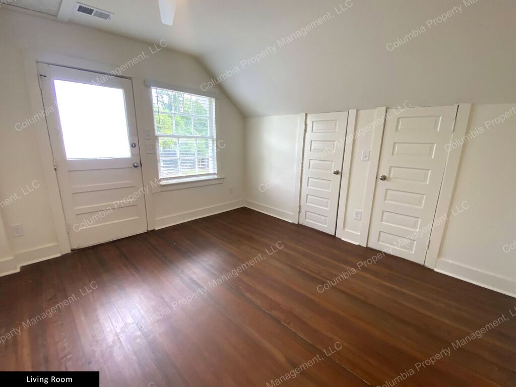 Gallery Image 28943 for 1310.5 Maple Street. Contact us if you would like an assisted tour.